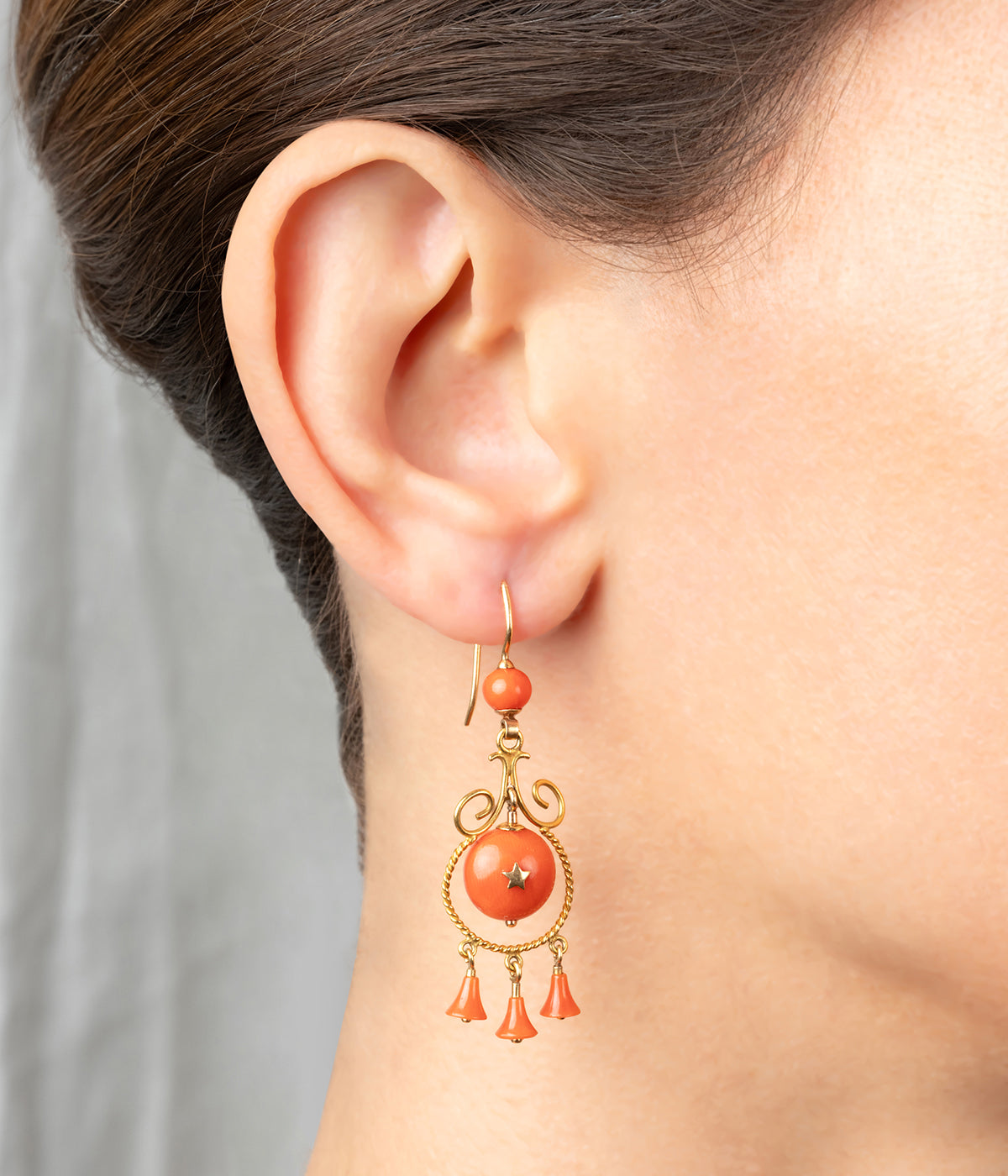 Boucles-oreilles-anciennes-corail-Nessa-Caillou-Paris