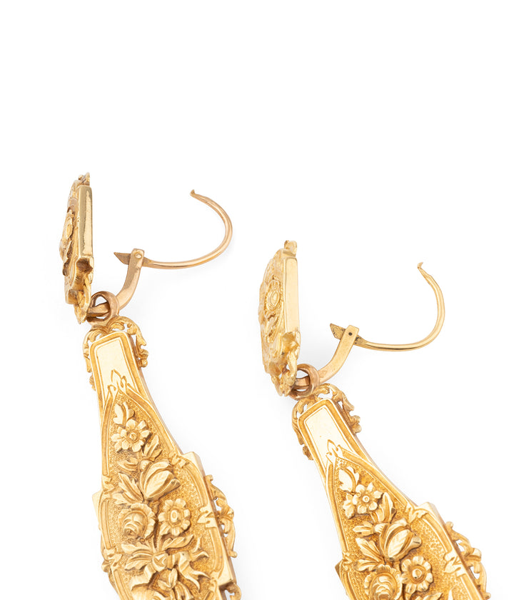 Boucles-oreilles-anciennes-or-18k-decor-floral-Guinal-Caillou-Paris