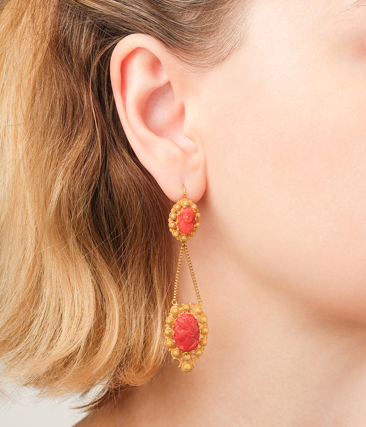 Boucles-oreilles-anciennes-or-corail-Jona-Caillou-Paris