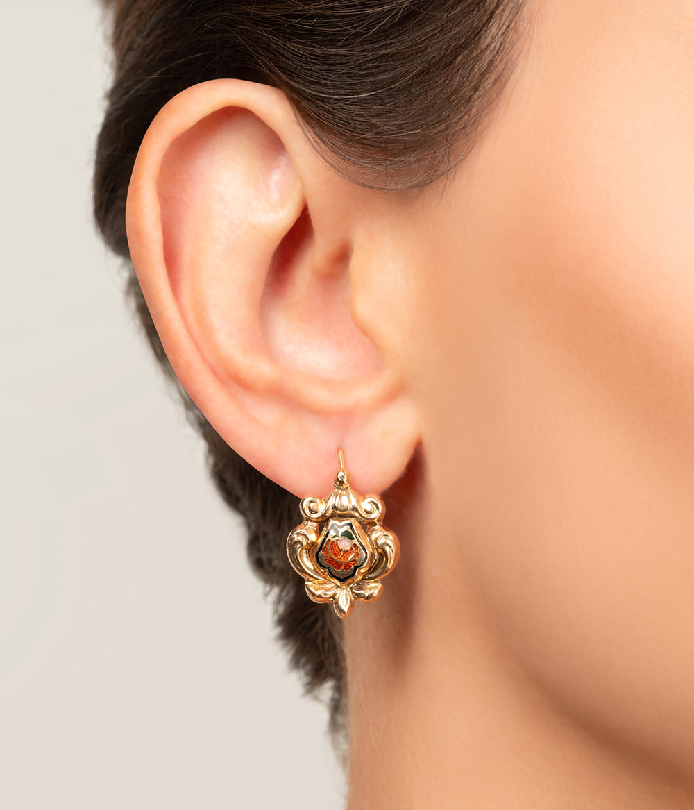 Boucles-oreilles-anciennes-or-email-Emili-Caillou-Paris