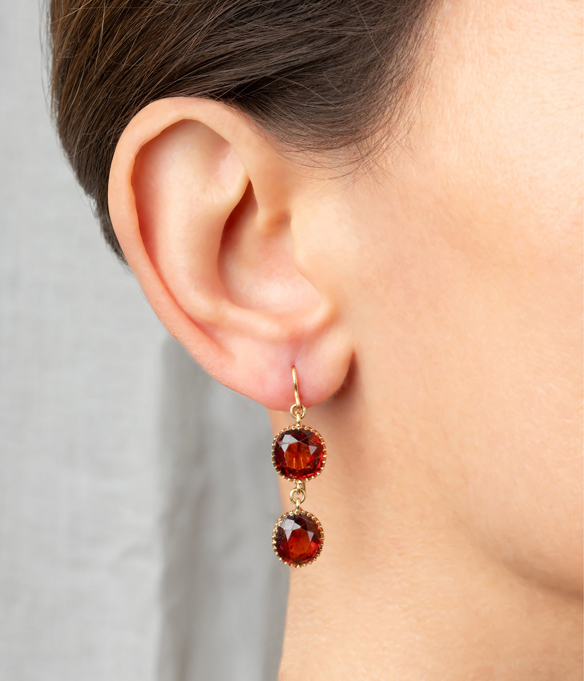 Boucles-oreilles-anciennes-or-grenat-Gelyn-Caillou-Paris