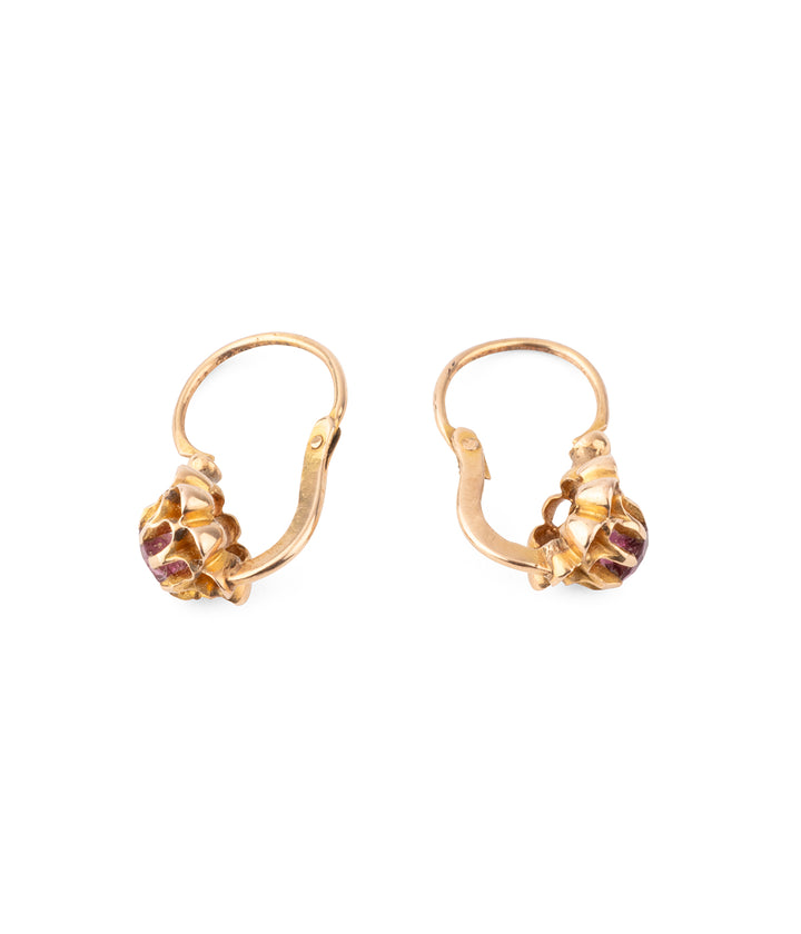 Boucles-oreilles-dormeuses-vintage-or-pierres-rouges-Riona-Caillou-Paris