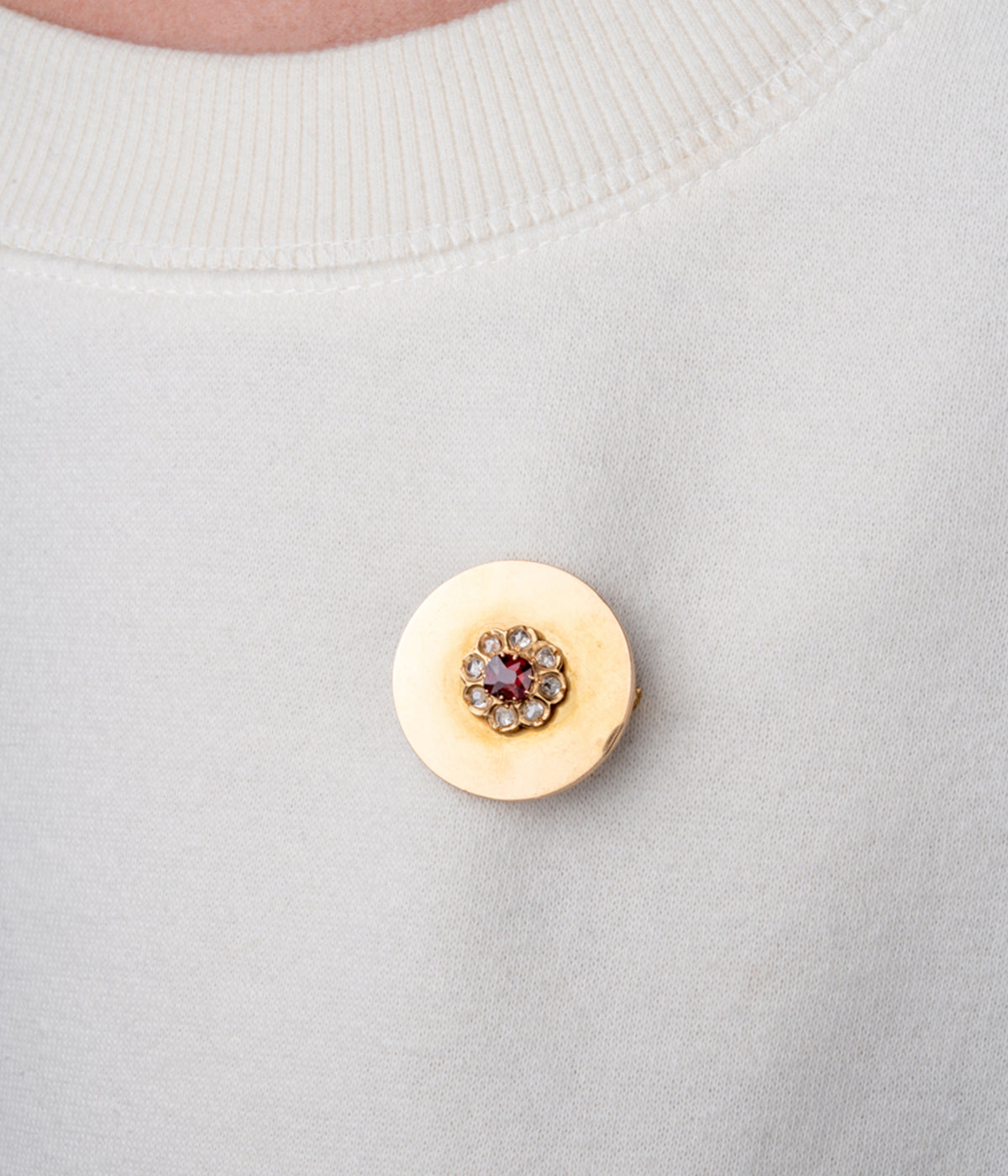 Broche ancienne or "Gania" porter - Caillou Paris