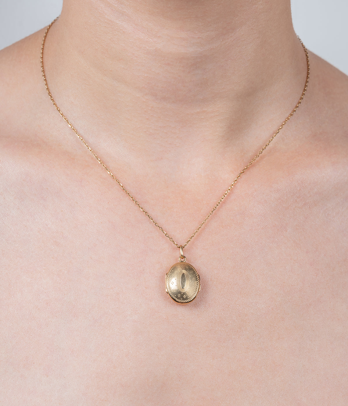 Pendentif porte-souvenir ancien or "Salia" porter