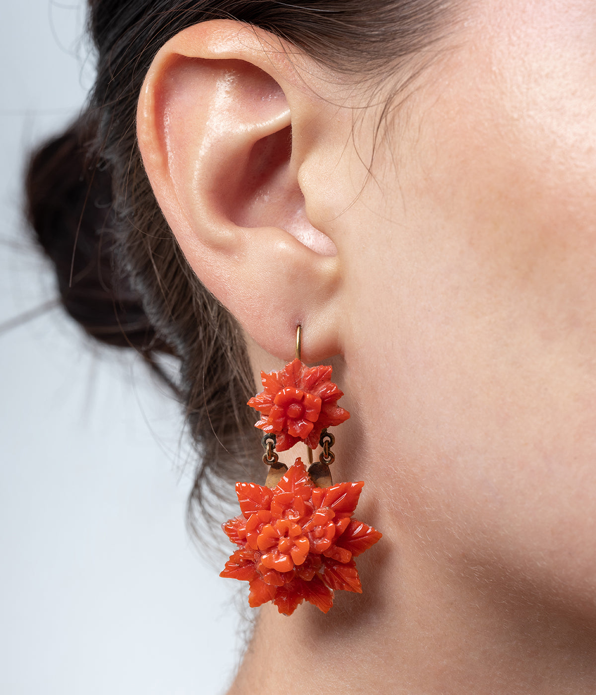 Caillou Paris - Grands pendants d'oreilles anciens corail "Lom" porter