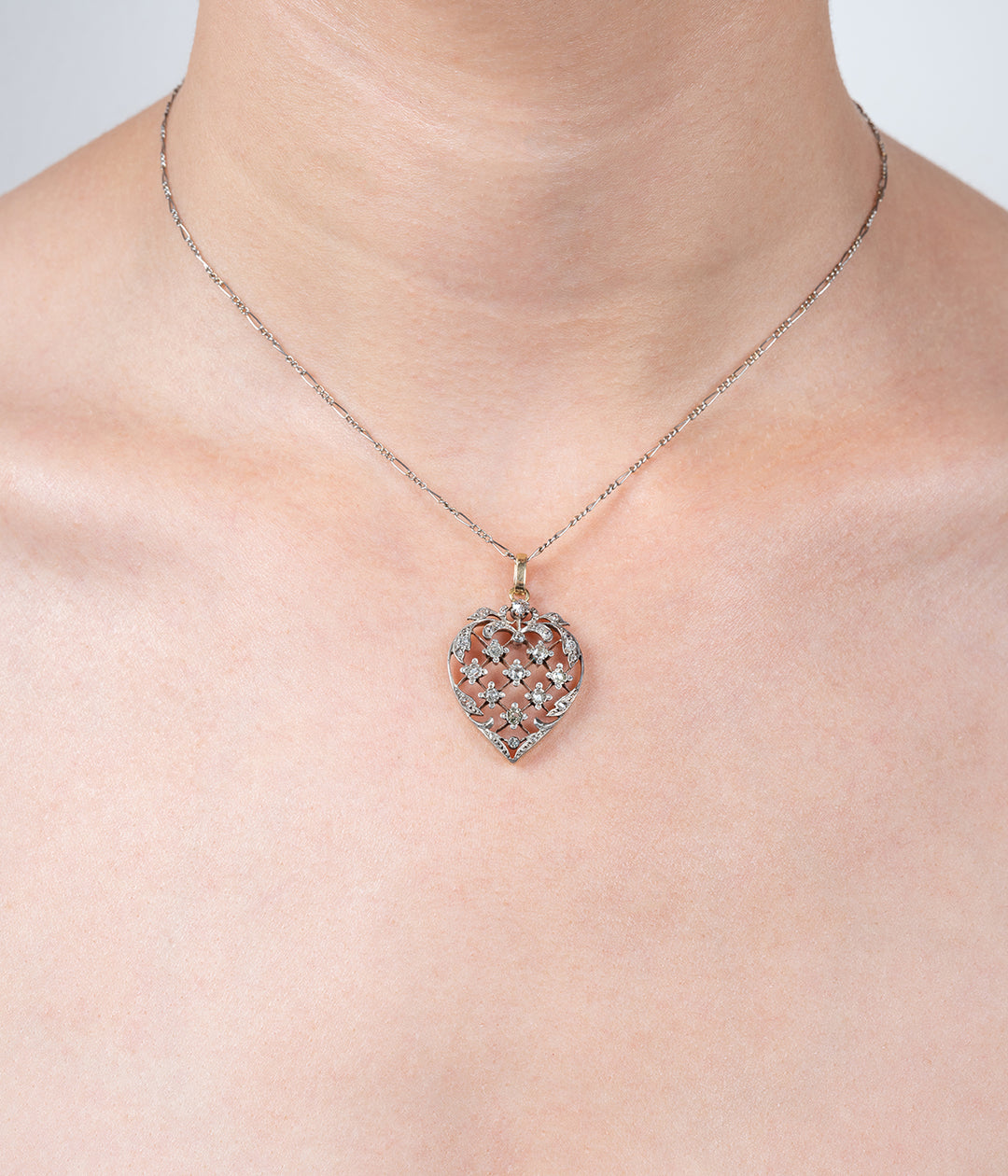 Pendentif ancien coeur “Yagu” Caillou Paris - Main Image