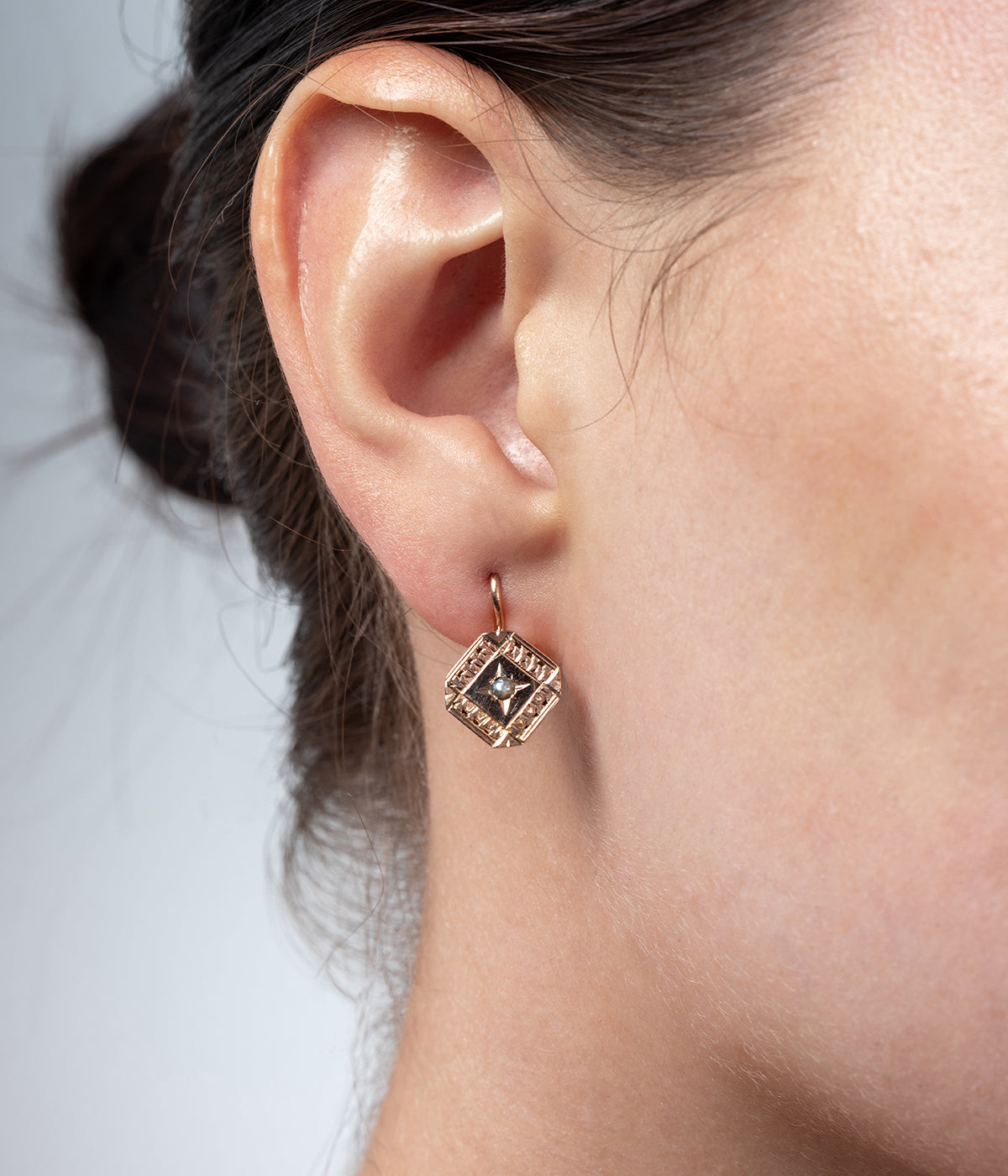 Caillou Paris - Boucle d'oreille Folke porter