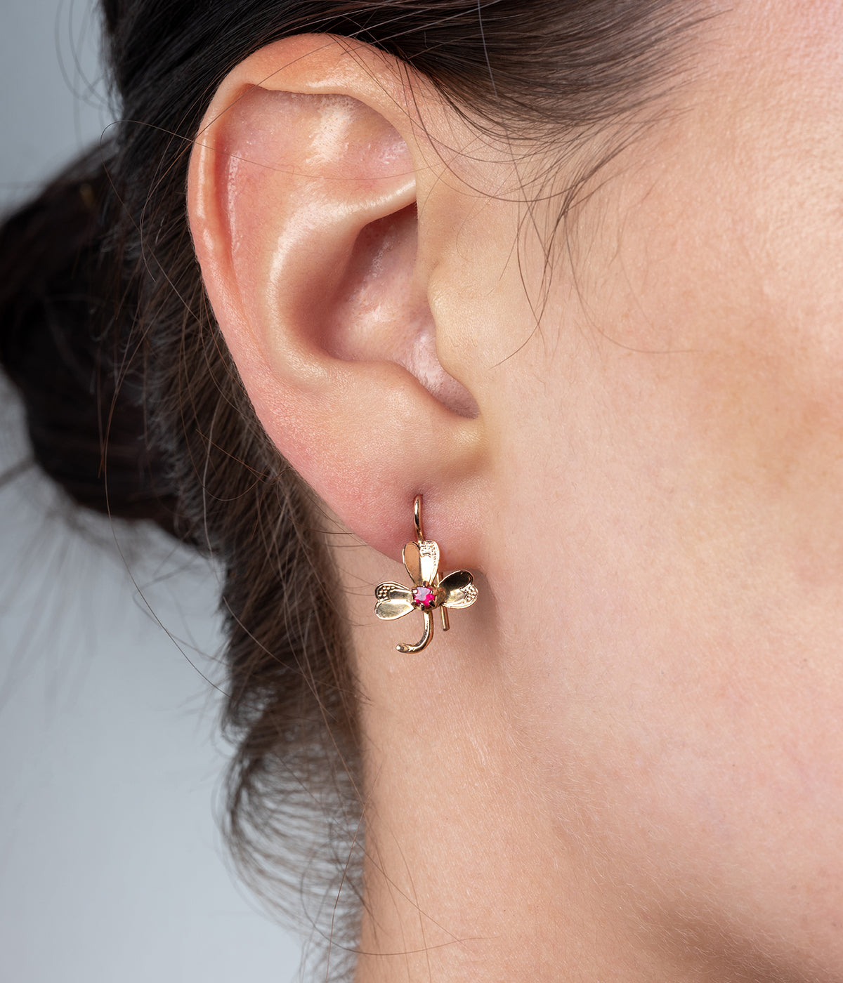 Caillou Paris - Boucle d'oreille Shizko porter