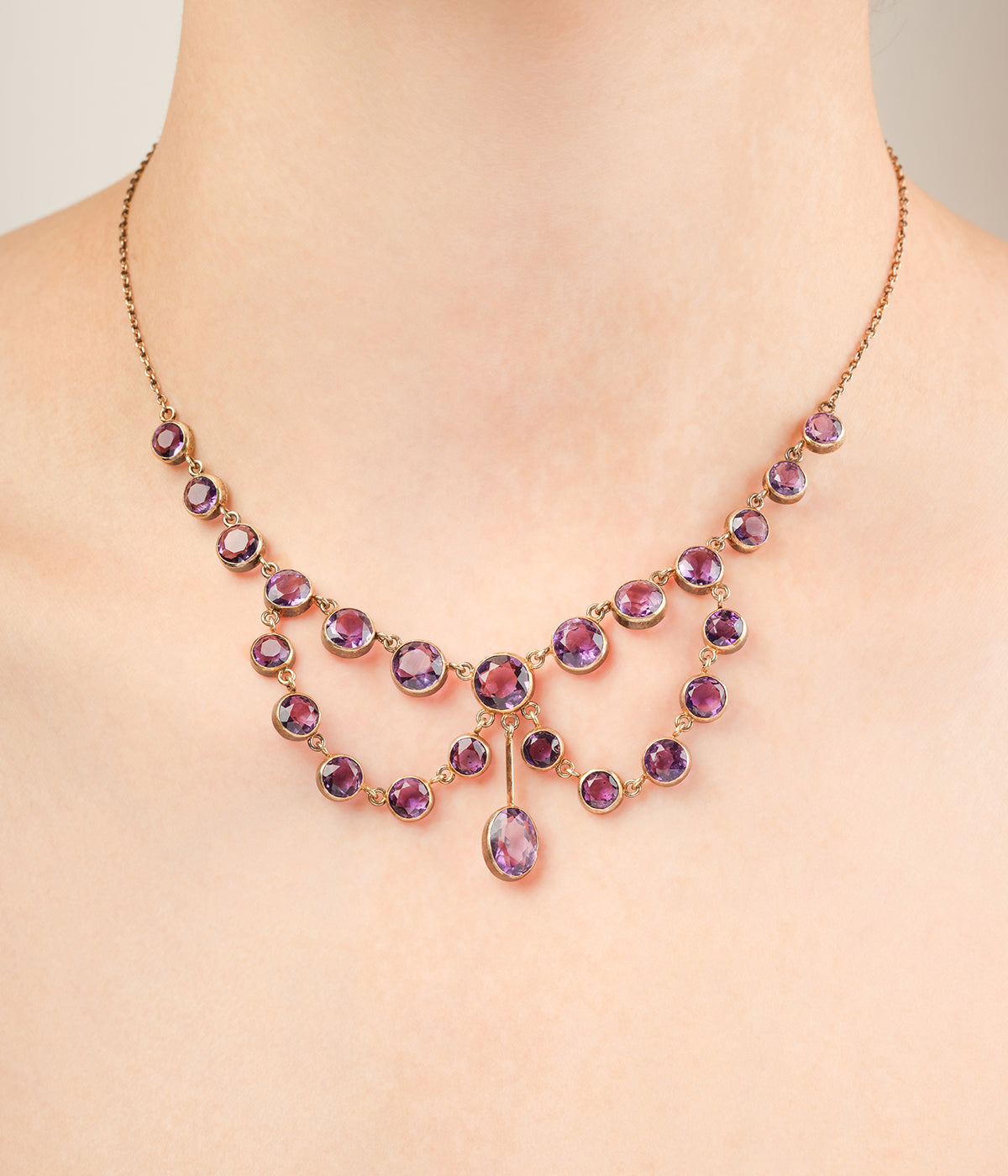 Collier-colerette-ancien-amethystes-Clina-Caillou-Paris