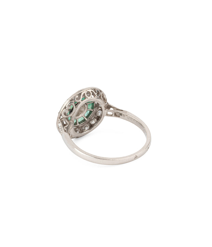 Edwardian-engagement-ring-emeralds-diamonds-Lev-Caillou-Paris