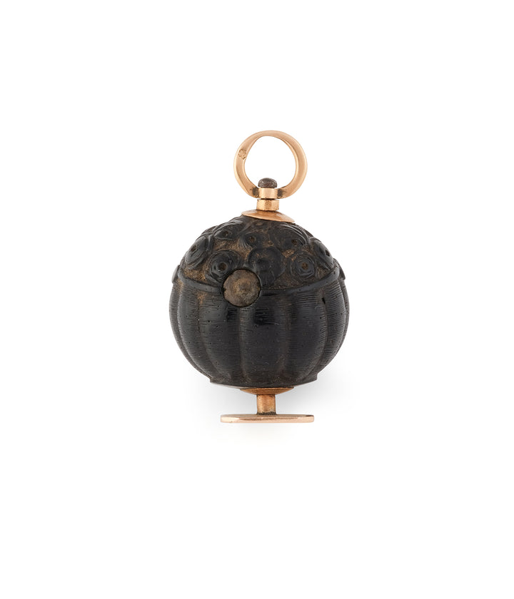 Georgian-gold-seal-pendant-corozo-Gian-Caillou-Paris