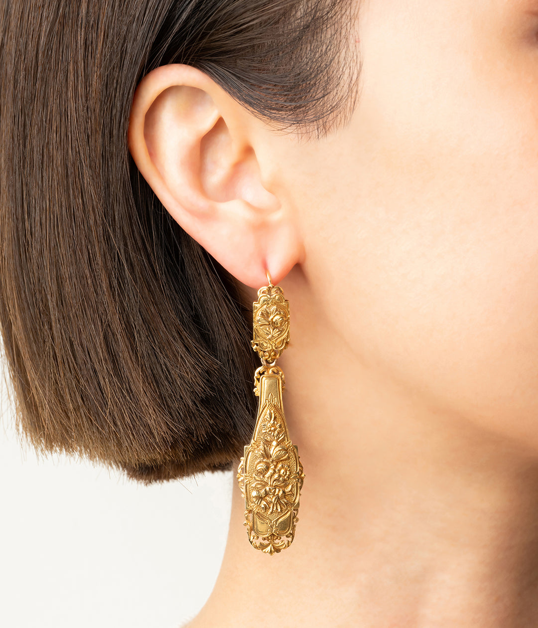Longs-pendants-oreilles-anciens-or-Guinal-Caillou-Paris