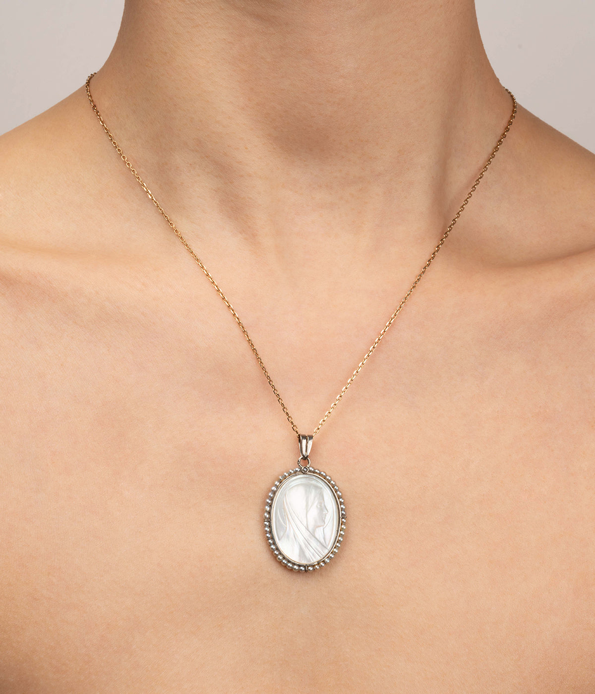 Médaille Art déco avec la vierge "Wafiqa" - Caillou Paris