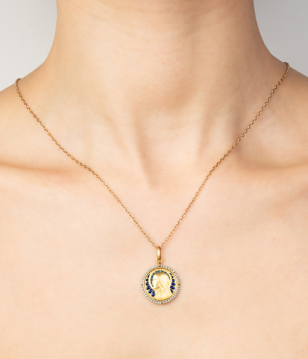 Medaille-Art-nouveau-or-email-Hane-Caillou-Paris