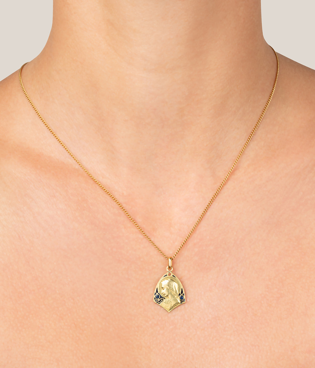 Medaille-Art-nouveau-or-email-Rani-Caillou-Paris