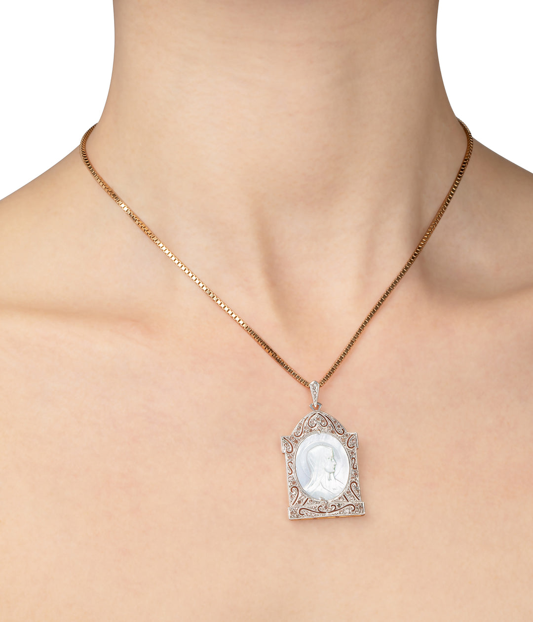 Medaille-religieuse-Art-deco-nacre-Riou-Caillou-Paris