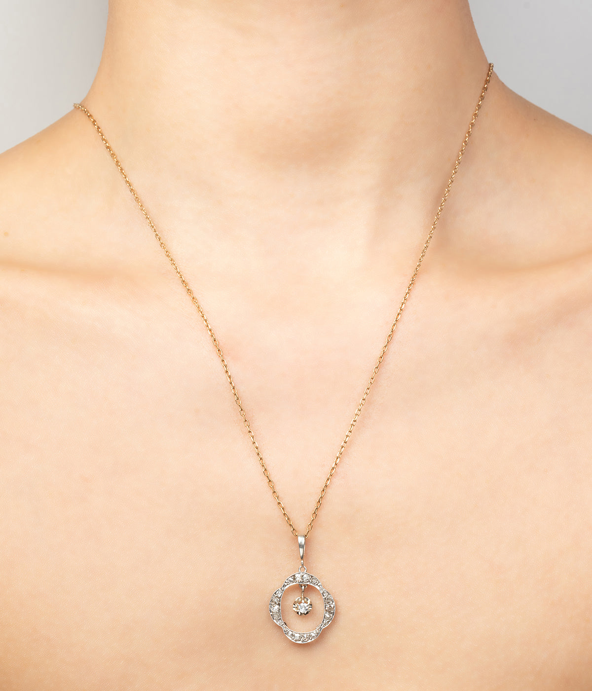 Pendentif-Art-deco-diamants-Sihu-Caillou-Paris