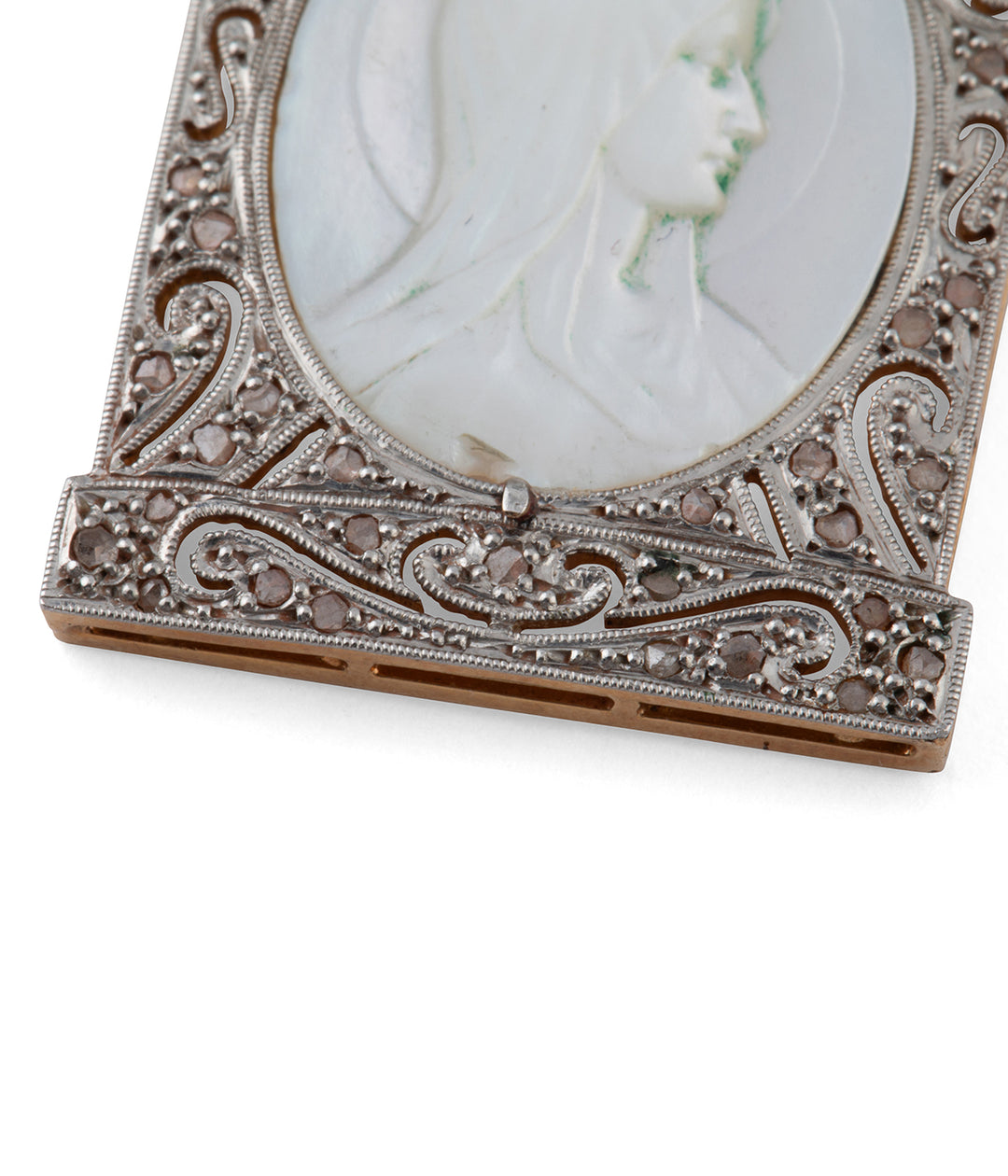 Pendentif-Art-deco-vierge-nacre-Riou-Caillou-Paris