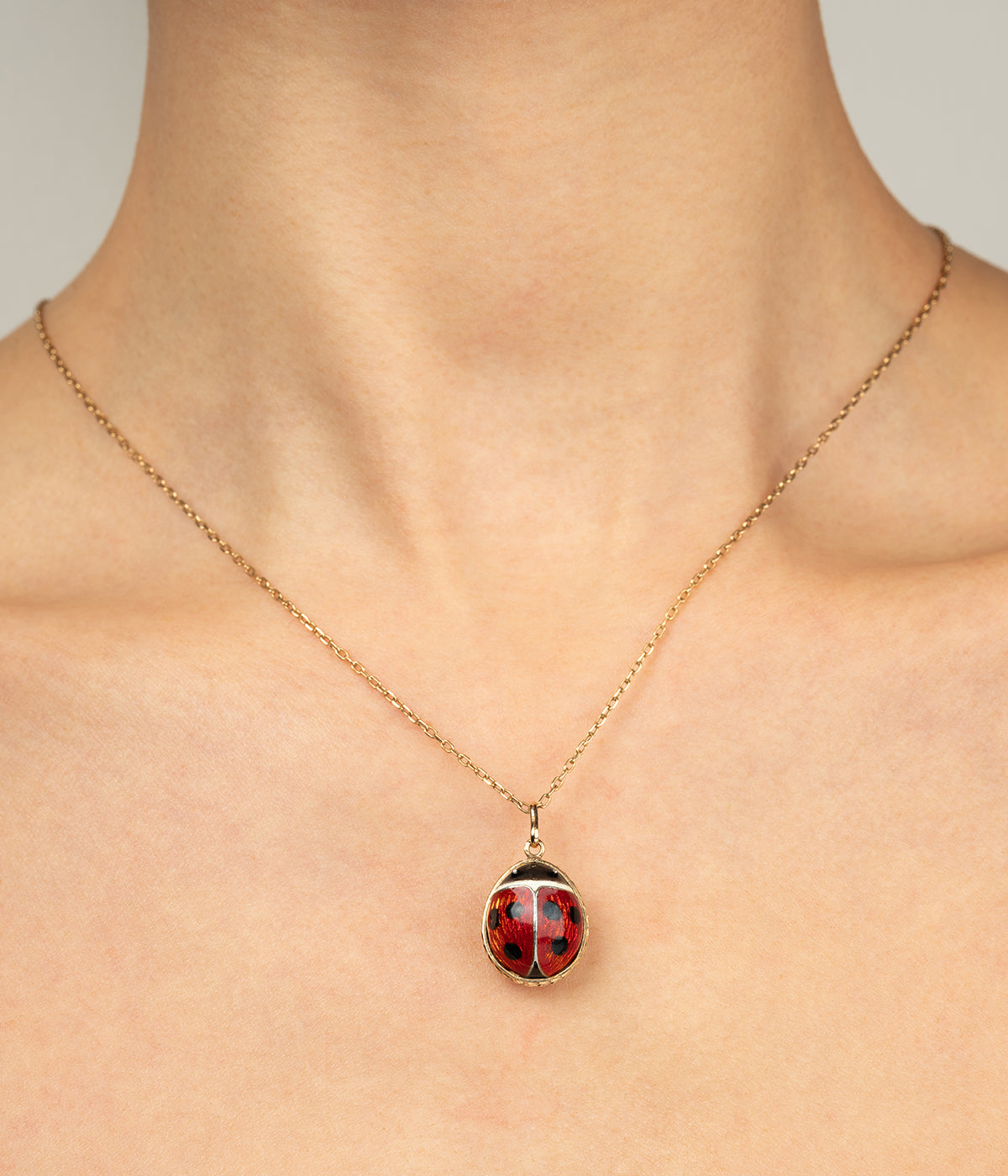 Pendentif ancien coccinelle Hinaarii - Caillou Paris