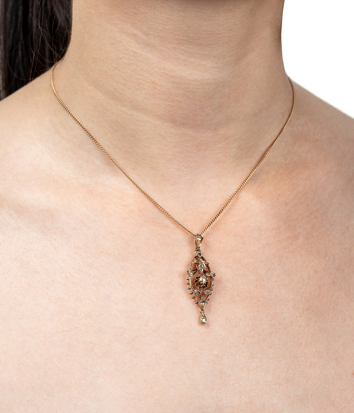 Pendentif ancien diamants "Baab" porter - Caillou Paris 