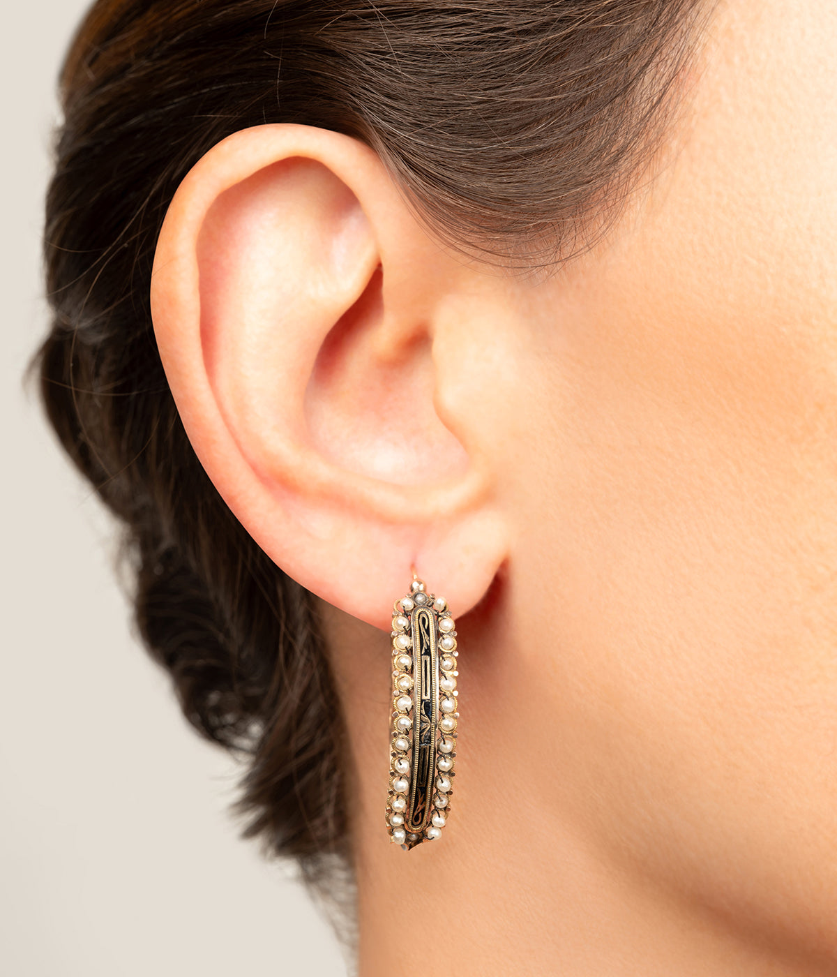 Poissardes-anciennes-or-email-perles-Ketan-Caillou-Paris