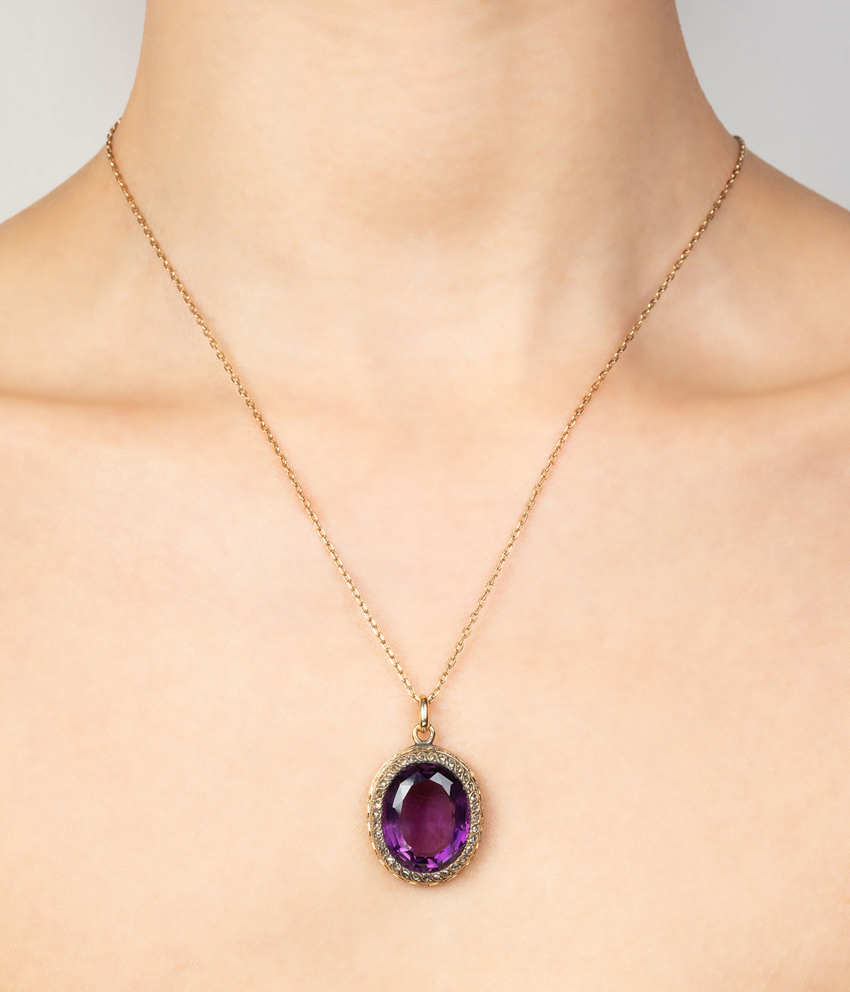 Victorian-amethyst-pendant-Amaet-Caillou-Paris