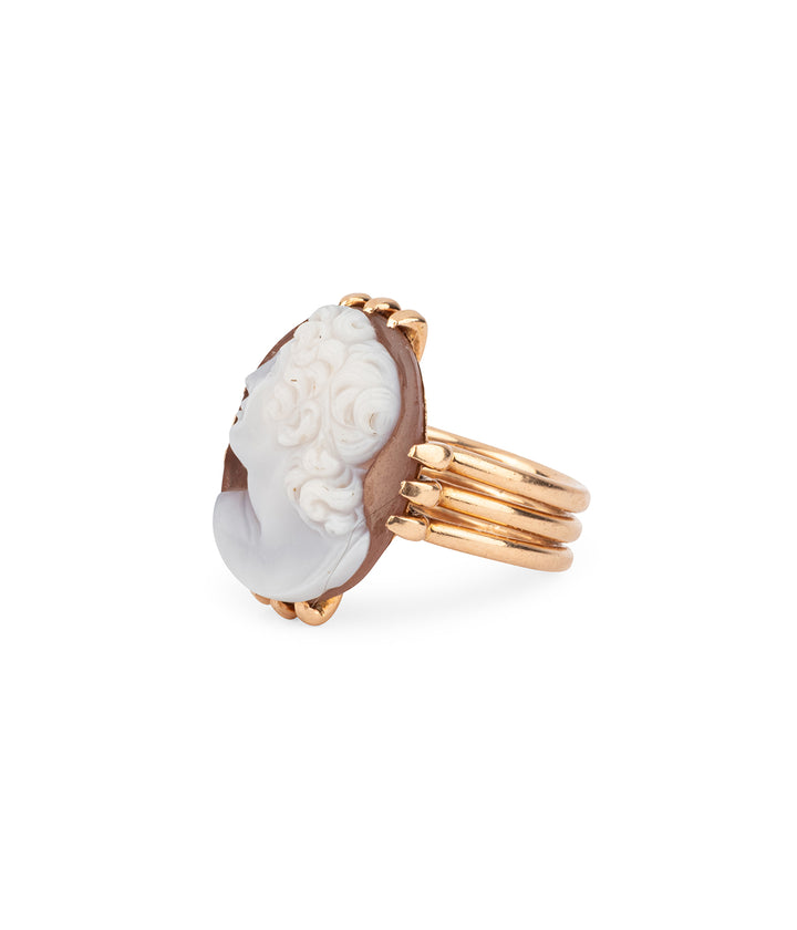 Victorian-cameo-ring-18k-gold-Elza-Caillou-Paris
