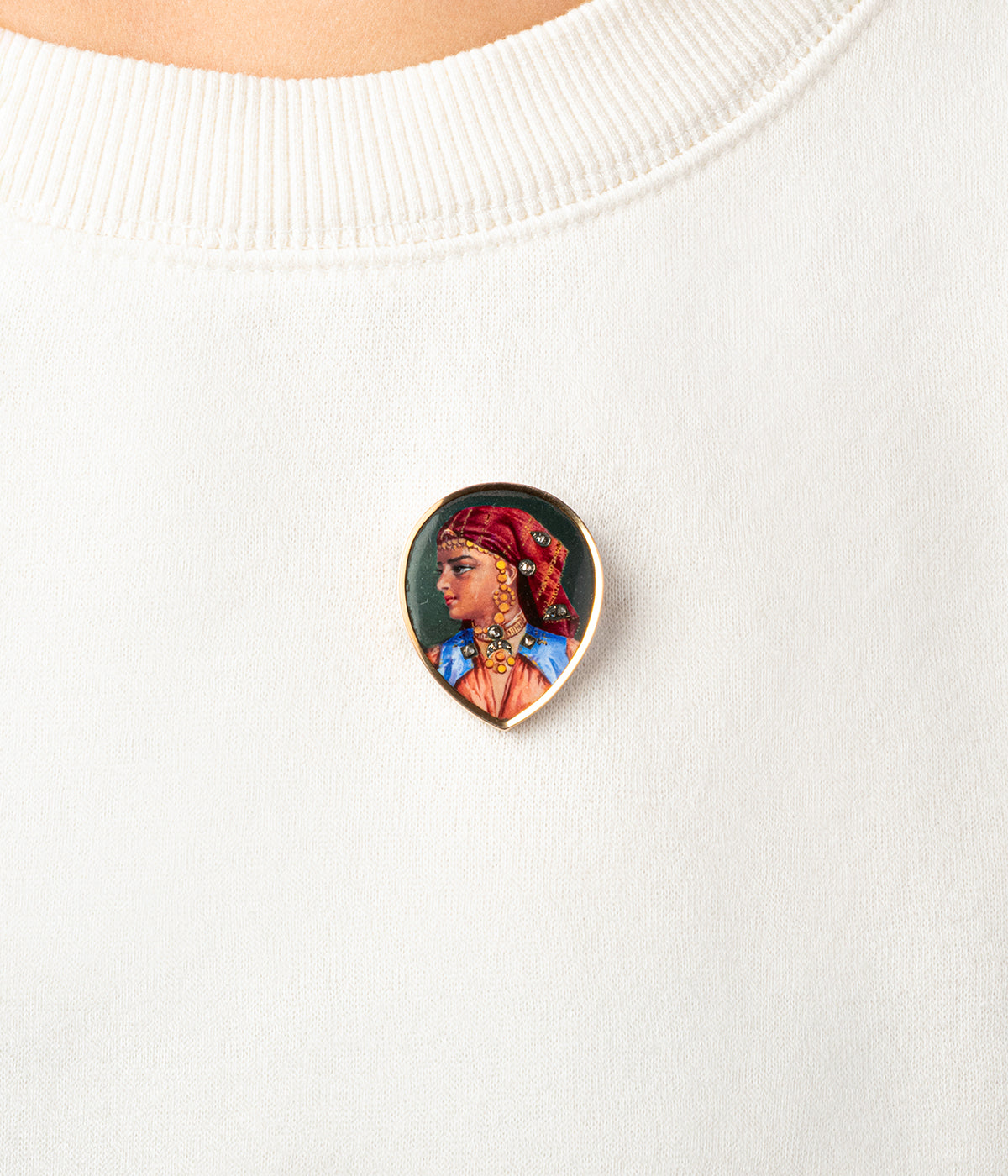 Victorian-gold-brooch-enamel-diamonds-Suki