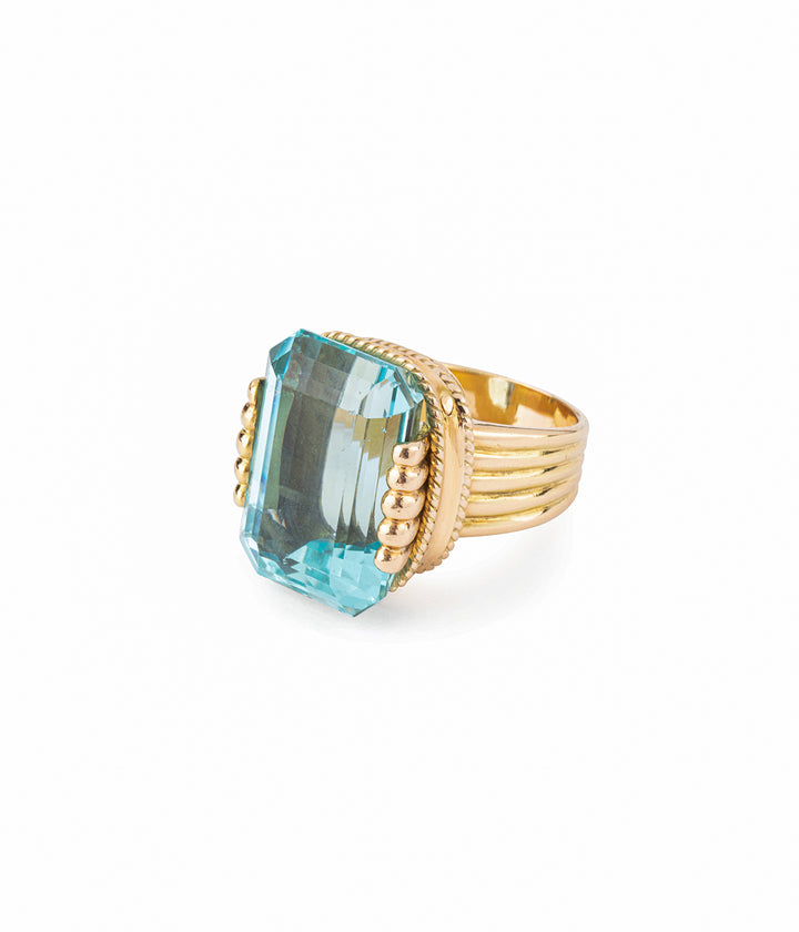Vintage-cocktail-ring-18k-gold-Aza-Caillou-Paris