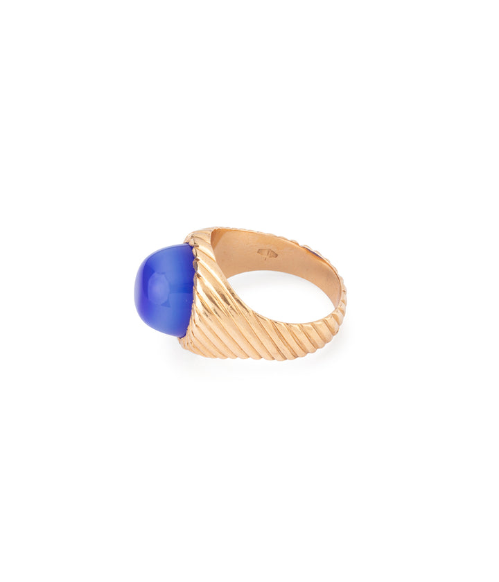 Vintage-cocktail-ring-chalcedony-18k-gold-Ofelia-Caillou-Paris