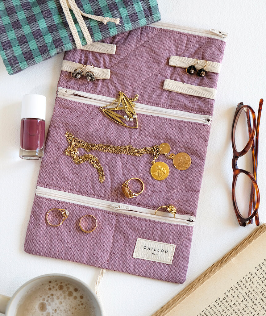 CAILLOU PARIS - POCHETTES BORDEAUX ET CARREAUX VERT-VIOLET NITA VUE LARGE