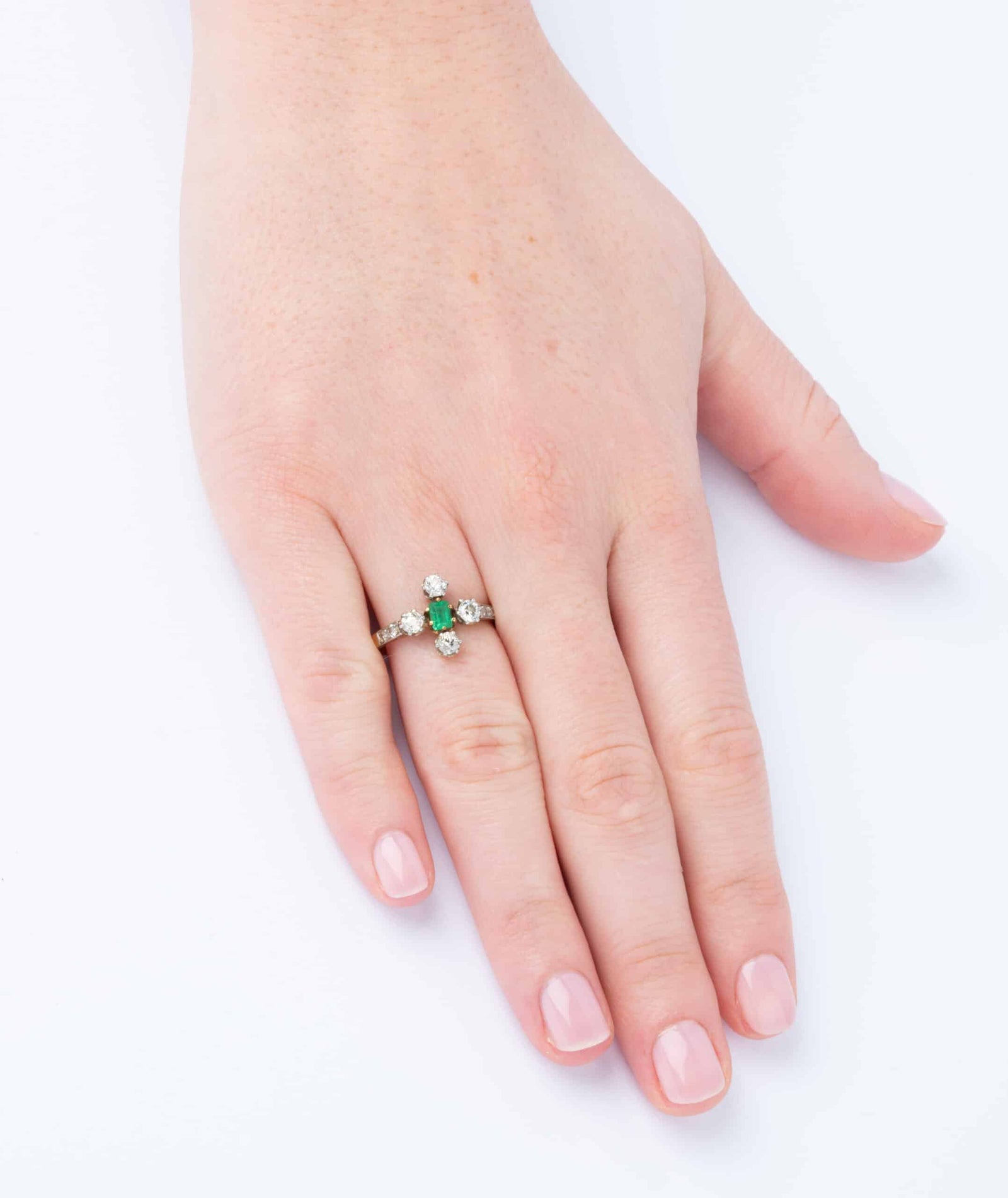 Caillou Paris Bague Ancienne Emeraude Mahdi Porter