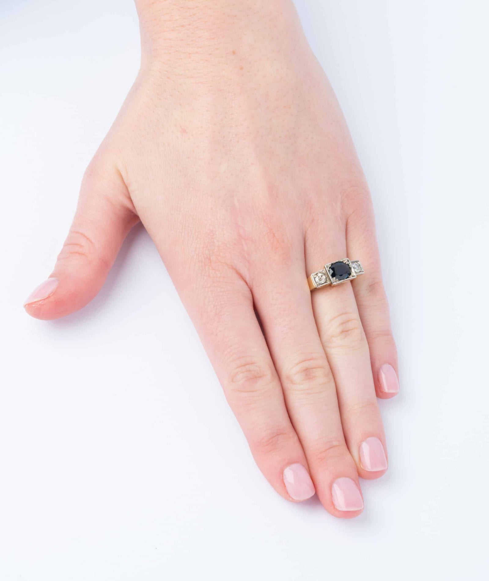 Caillou Paris Bague Ancienne Saphir Elvie Porter