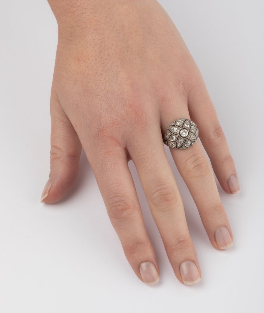 Caillou Paris Bague Dome Art Deco Platine Et Diamants Yaffa Portee