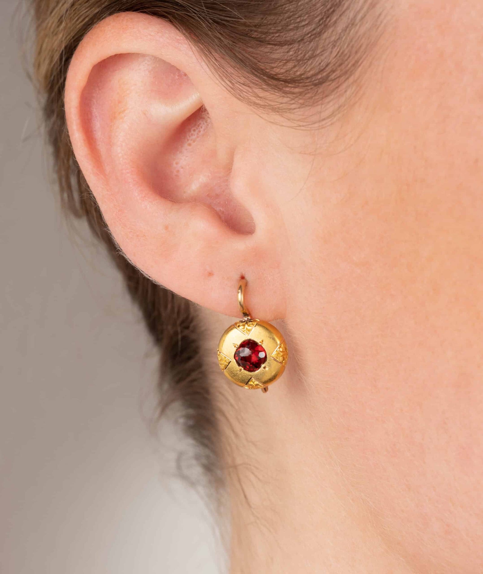 Caillou Paris Boucle Oreille Grenat Eudo Porter