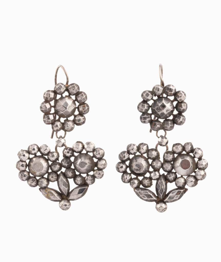 Caillou Paris Boucles D Oreilles Anciennes En Pointe D Acier Maeja