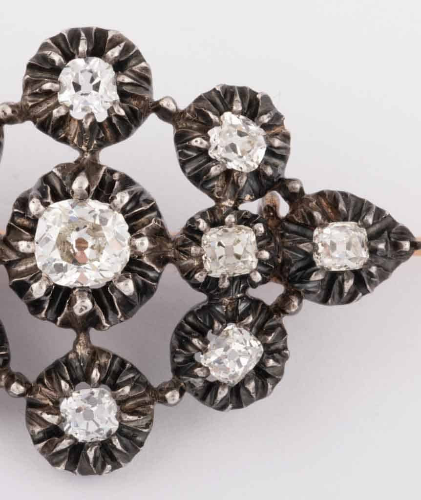 Caillou Paris Broche Ancienne Diamants Jent Gros Plan Droite