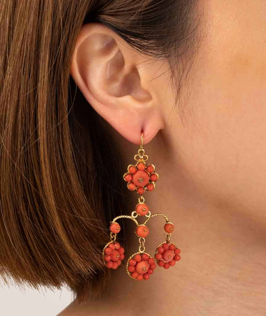 Caillou Paris Grandes Girandoles Anciennes Or Et Corail Poul Porter