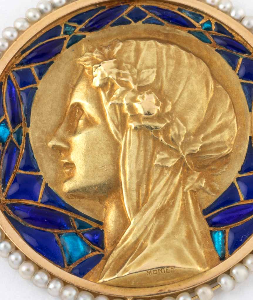 Caillou Paris - Médaille Art nouveau Uma gros plan