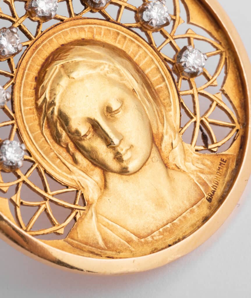 Caillou Paris Medaille Art Nouveau Or Et Diamants Arama Gros Plan 2