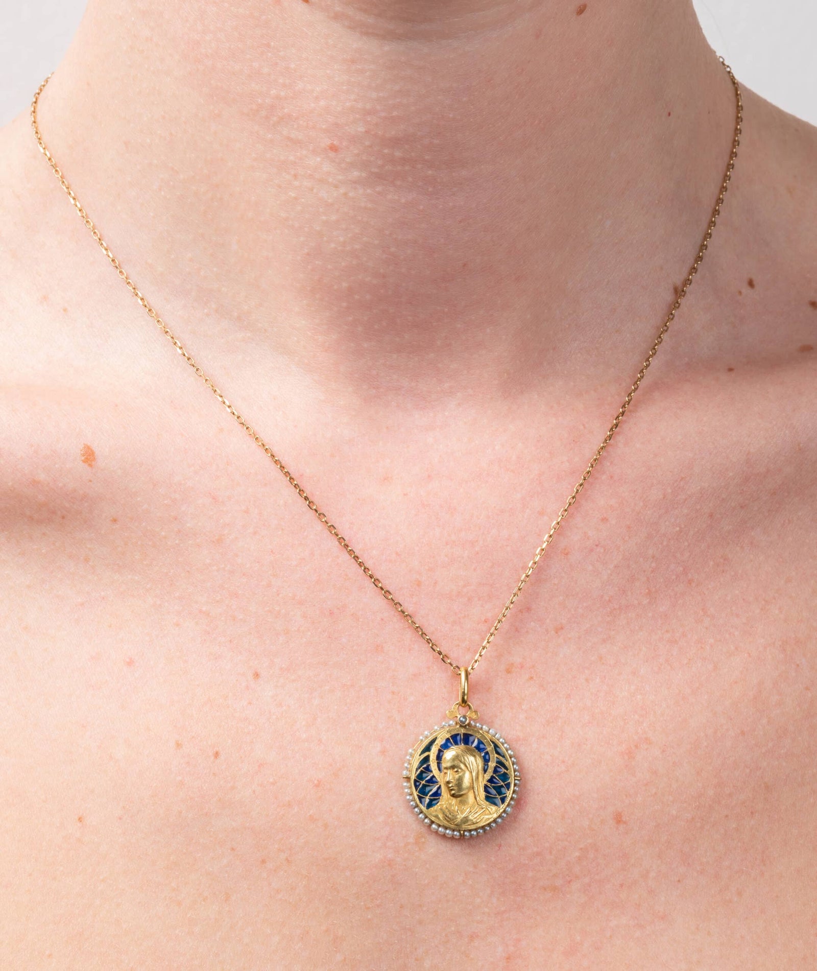 Caillou Paris Medaille Art Nouveau Mani Porter