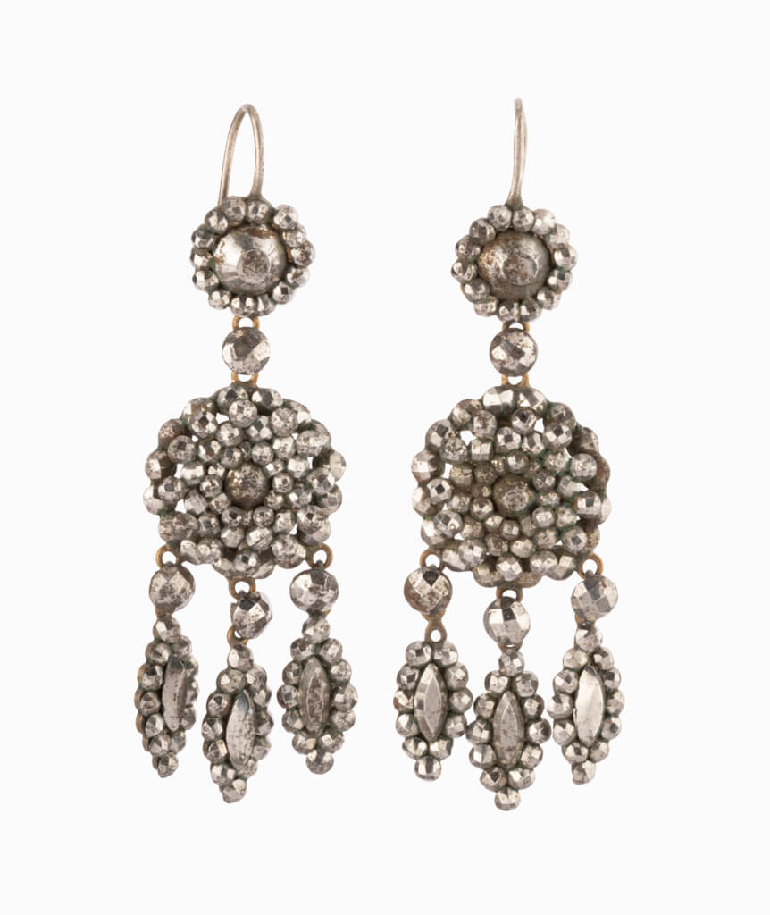 Caillou Paris - Pendants d oreilles pointes d acier Fulp face 2