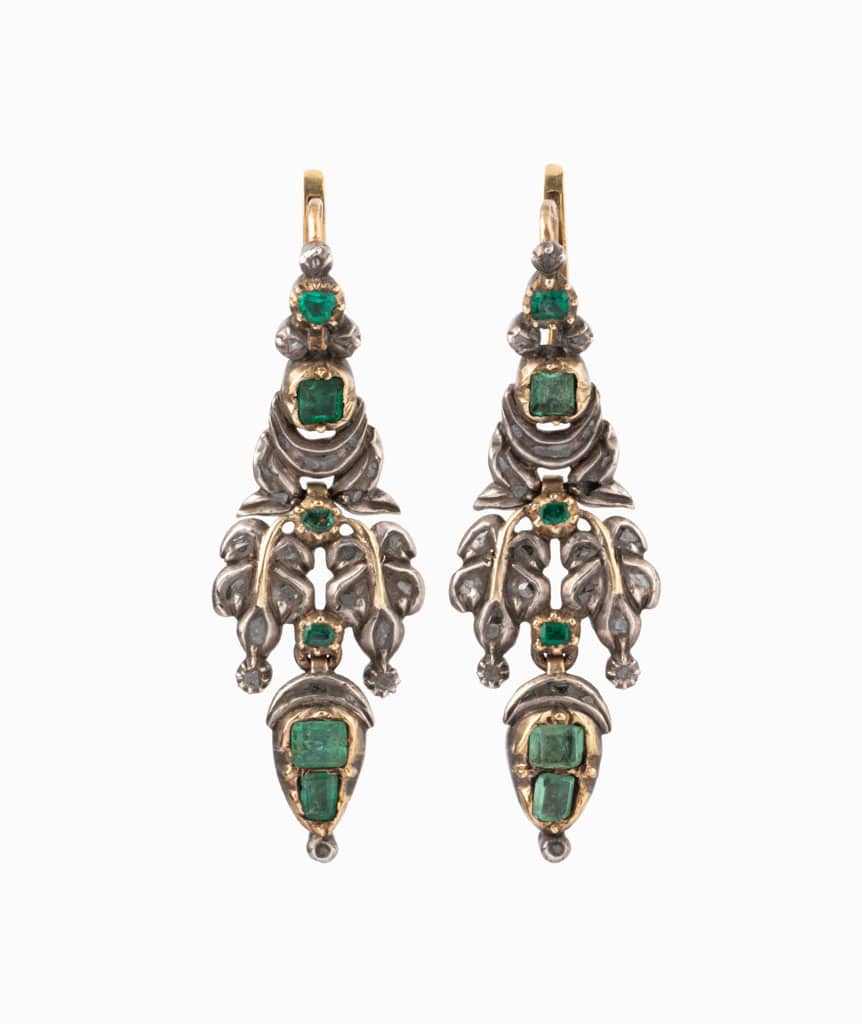 Caillou Paris - Pendants doreilles emeraudes Udane face 2