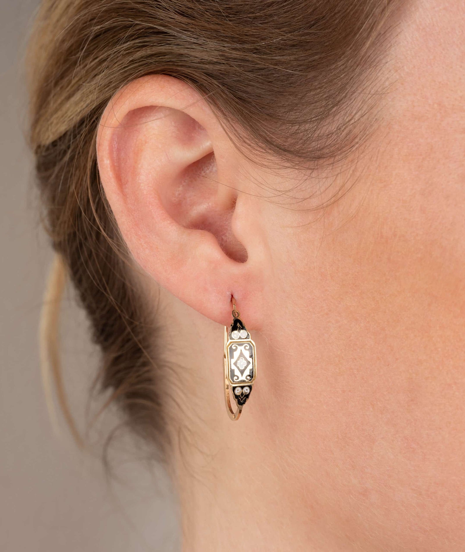 Caillou Paris Poissardes Anciennes Emaillees Jude Porter