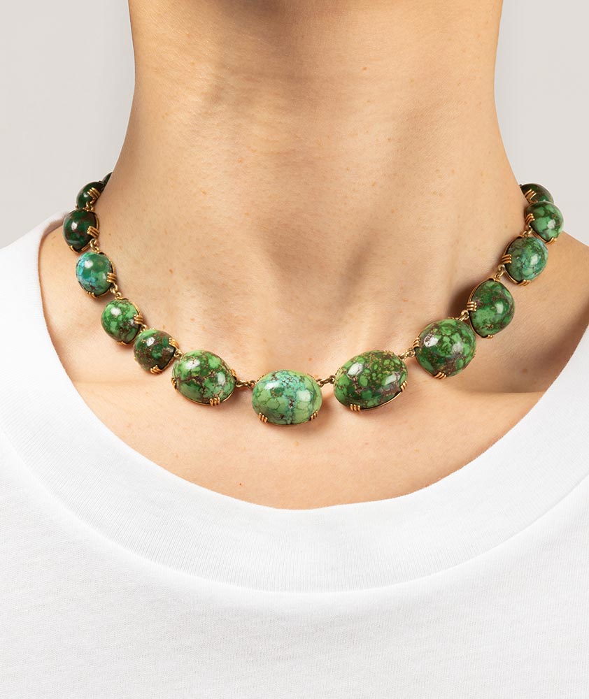 Caillou Paris - Riviere ancienne or Erendira porter